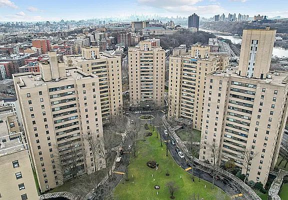 2nd image of 3 Fordham Hill Oval APT 2F