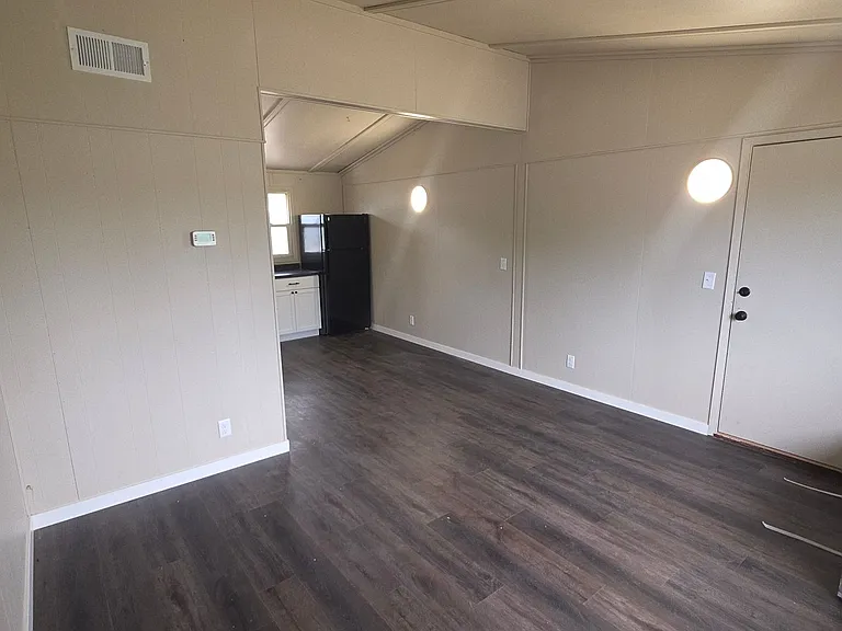 1741 Warwick Way — Photo 4