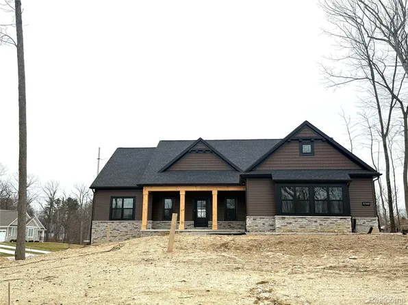 9744 Chalfonte Dr, Brighton, MI 48116