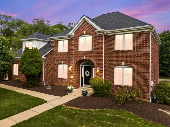 5517 Saddlebrook Dr, Bethel Park, PA 15102
