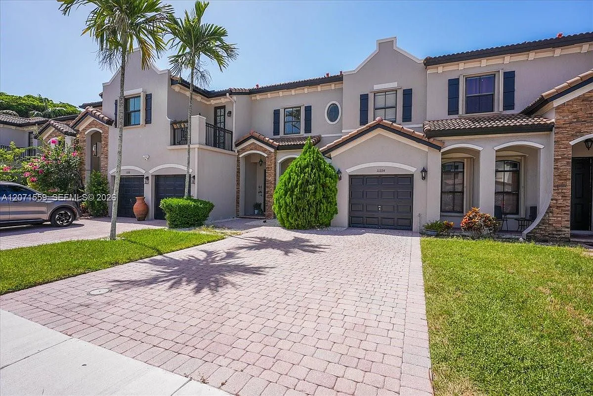 Silver Palm East Section — Photo 2