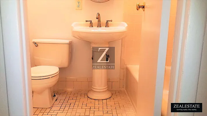 Rented by ZealEstate Group Inc | media 10