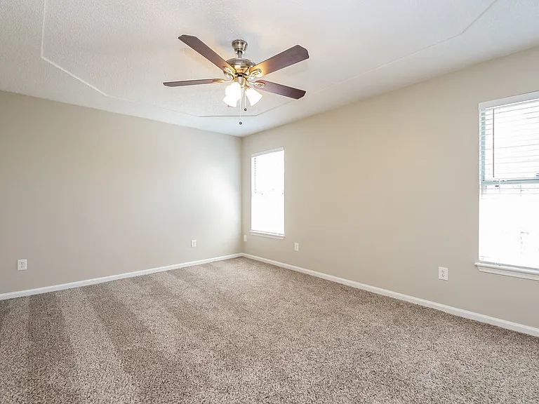 3230 Chantilly Ct — Photo 7