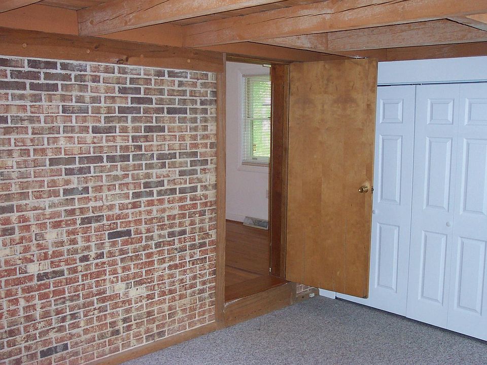 Master Bedroom 2nd door leads to 2nd bedroom or home office