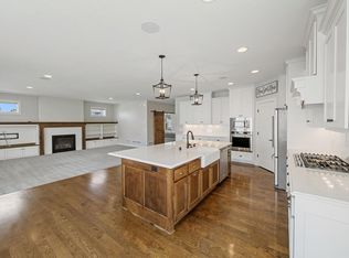 7911 Shadyview Ln N, Maple Grove, MN 55311