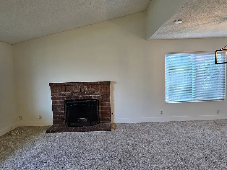 1406 Oak Knoll Rd — Photo 5