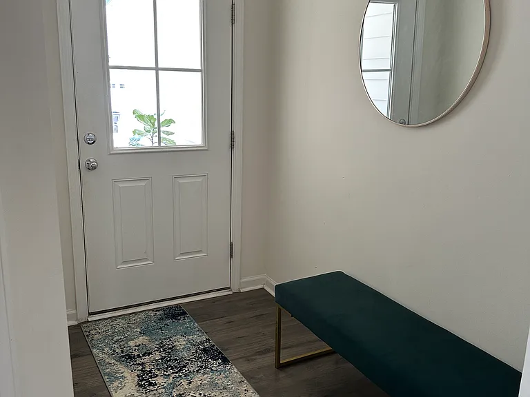 1425 Hopedale Dr — Photo 2