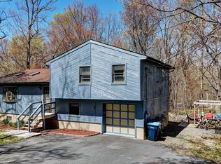 235 Oak Hill Rd, Hawley, PA 18428