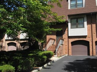 5905 N Oaks Blvd, North Brunswick, NJ 08902