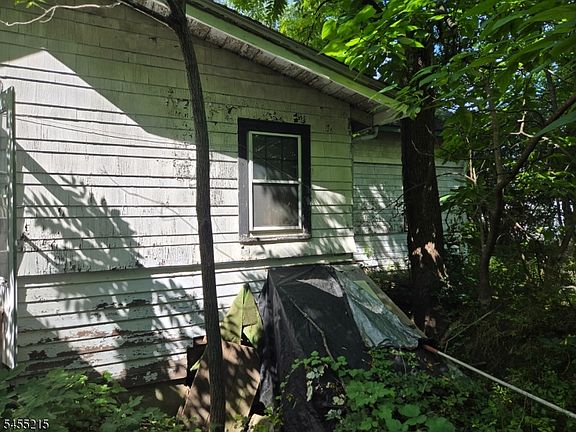 5th image of 2 Hewlett Rd