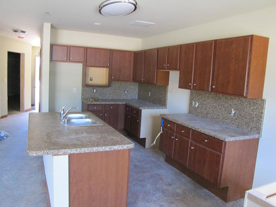 NOTE: Pictures may vary slightly from actual construction.