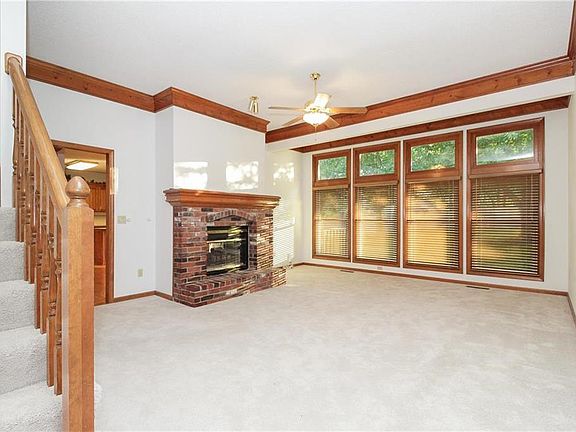 2nd image of 3118 Gateway Dr