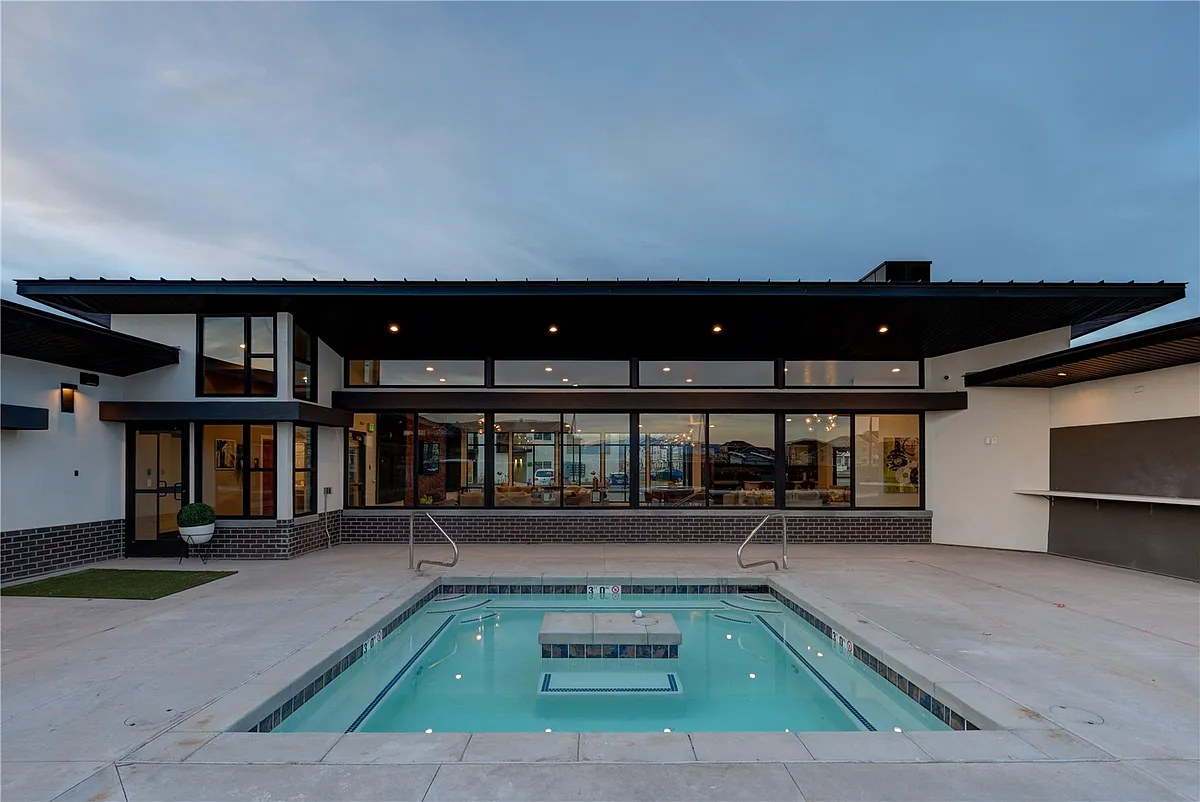Building Photo - 623 E 250 N