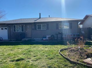 6933 Manhattan Ln, Cheyenne, WY 82009