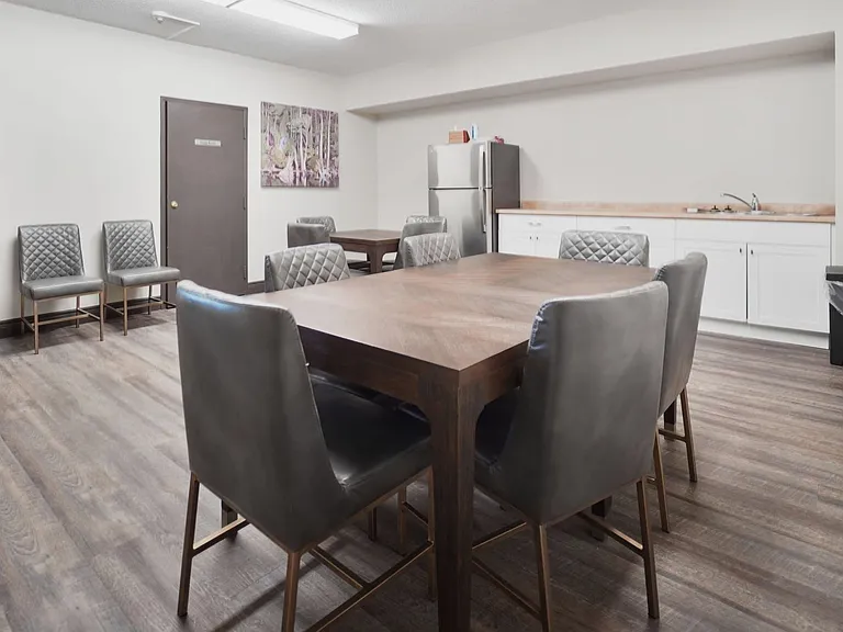 100 Lancaster Dr — Photo 7