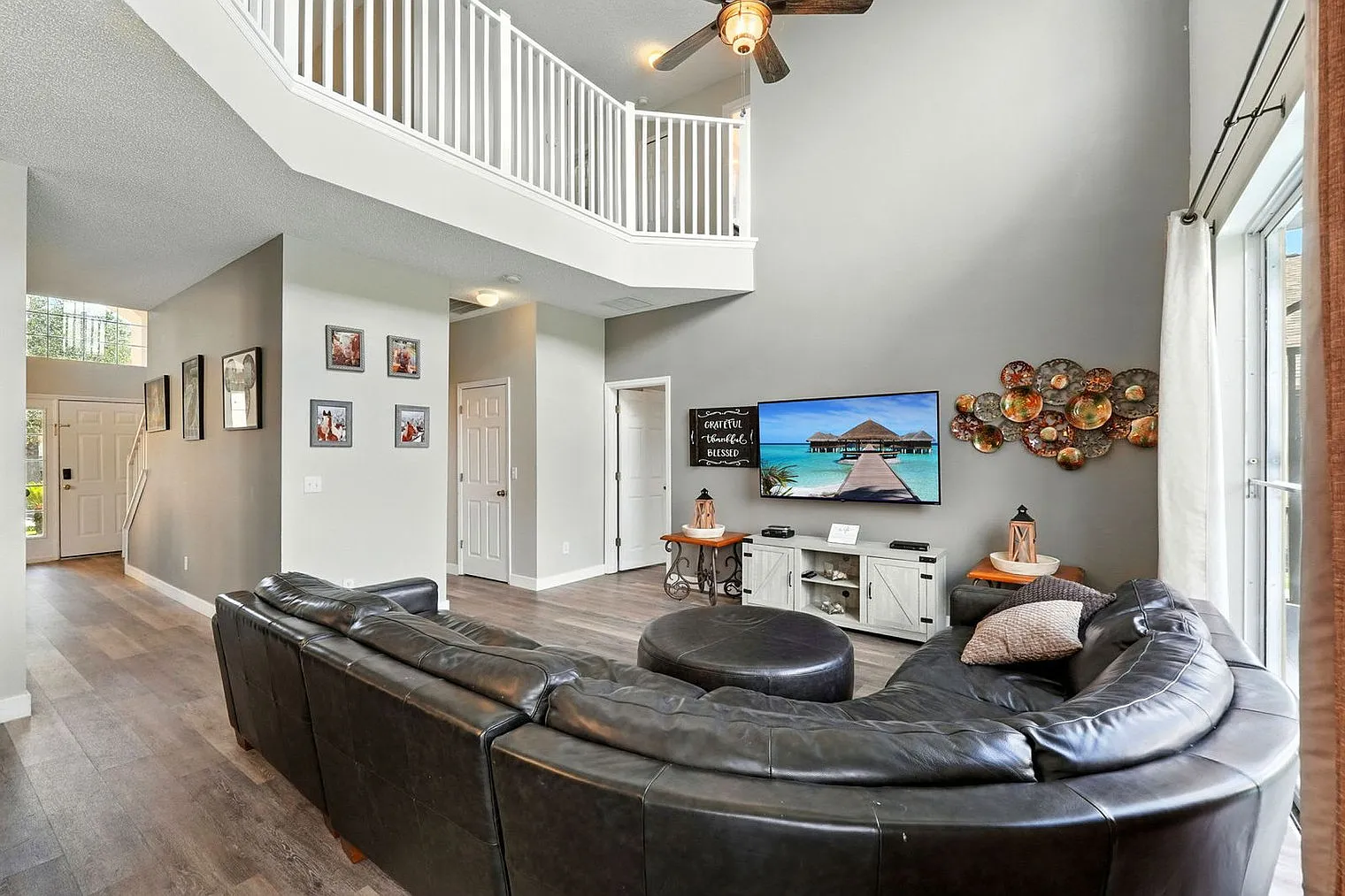 7 bed, 4.0 bath, 2841 sqft, $5,815 — Photo 4
