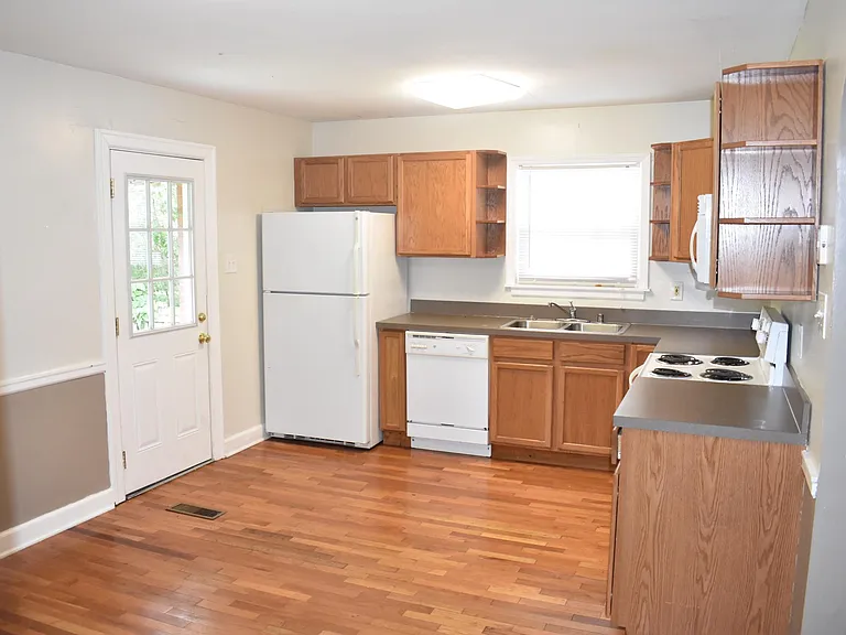 370 Bob O Link Dr — Photo 5