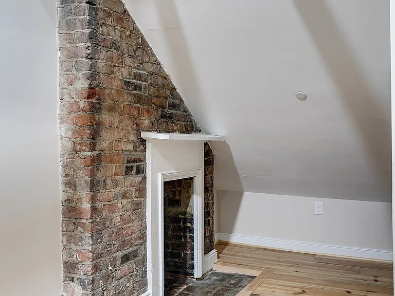 1710 E Franklin St — Photo 36
