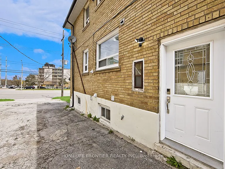 2953 Lawrence Ave E — Photo 6