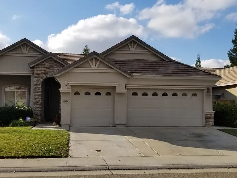 1004 Hildebrand Cir — Photo 2