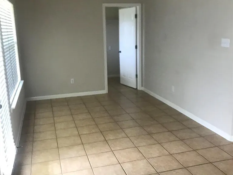 913 Rochester Castle Way — Photo 7