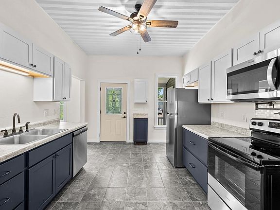 4th image of 1025 WISCONSIN STREET #corner of Elk & Wisc