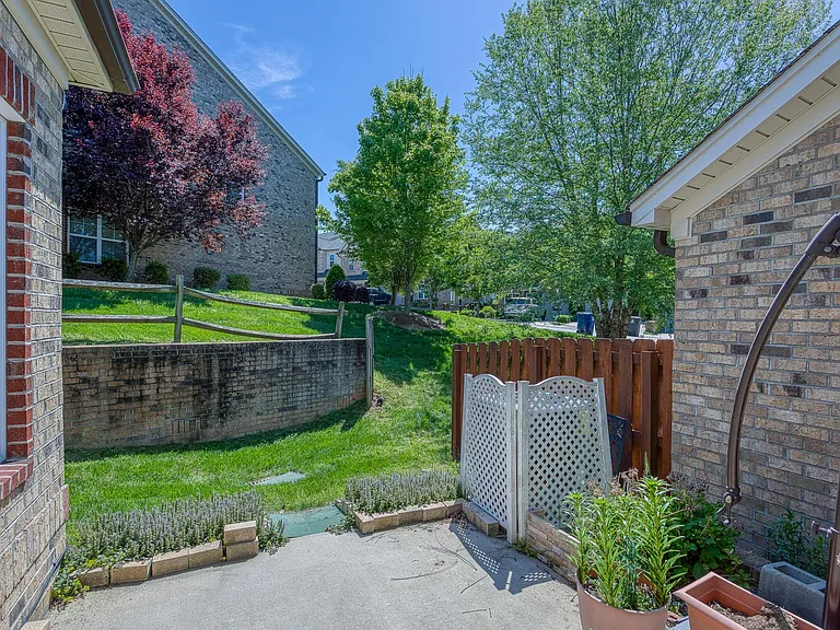 5015 Wyngate Village Dr — Photo 32