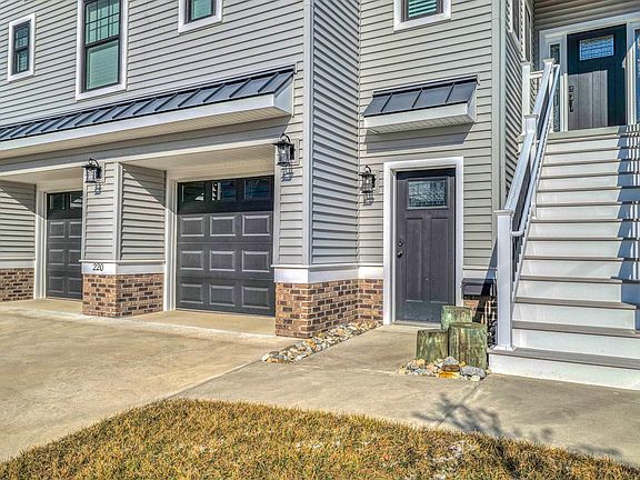 3rd image of 220 Northpoint Rd