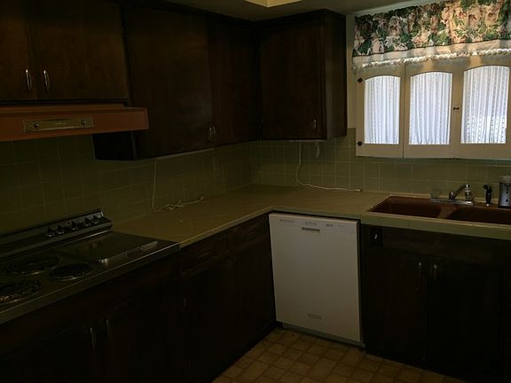 3rd image of 606 N California Ave
