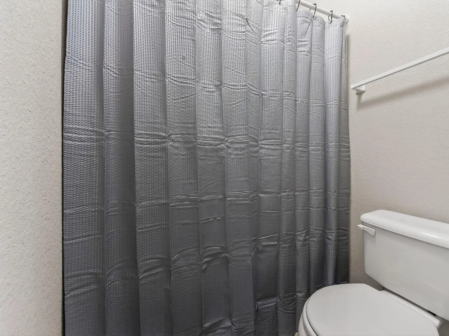 4 bed, 4.0 bath, 1500 sqft, $1,122 — Photo 4