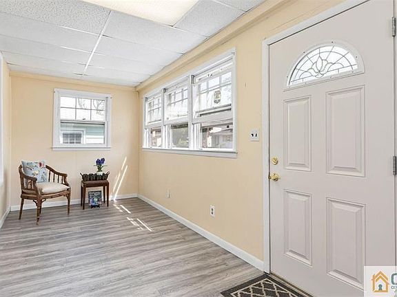 3rd image of 47 Hollywood Ave