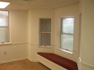 3rd image of 8 Saint Andrews Ct