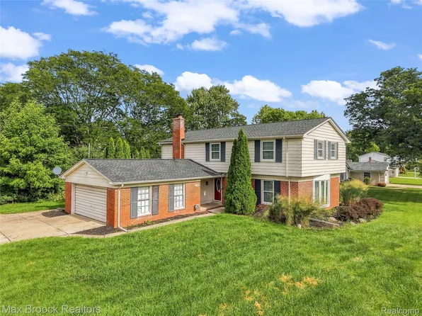 25576 Wessex St, Farmington Hills, MI 48336