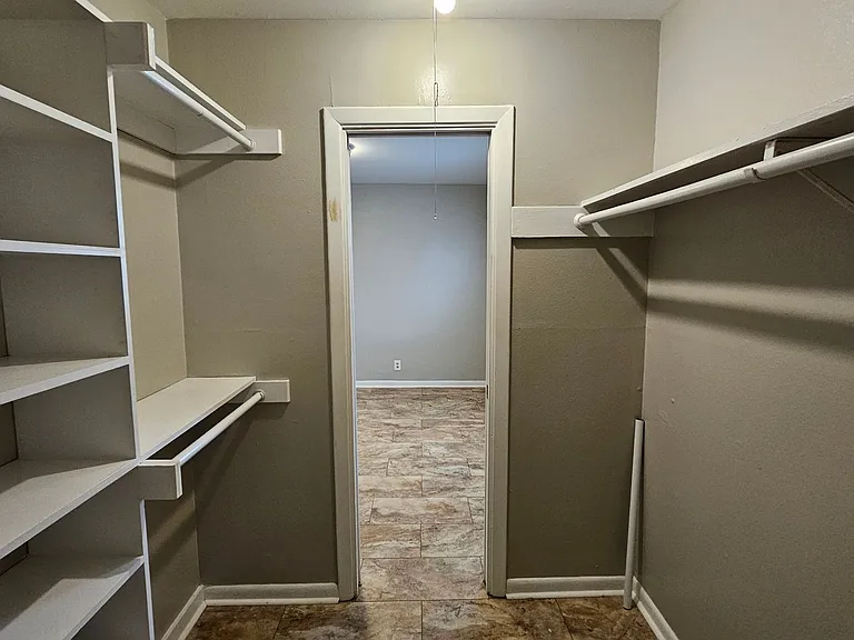 2115 Glenwood Ln — Photo 44