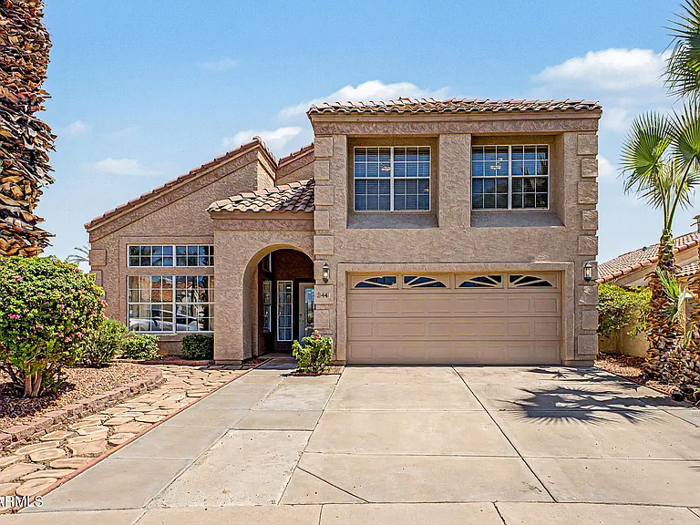 3441 E Wildwood Dr — Photo 2