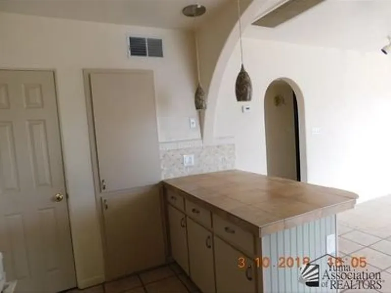 1930 S 10th Ave — Photo 4
