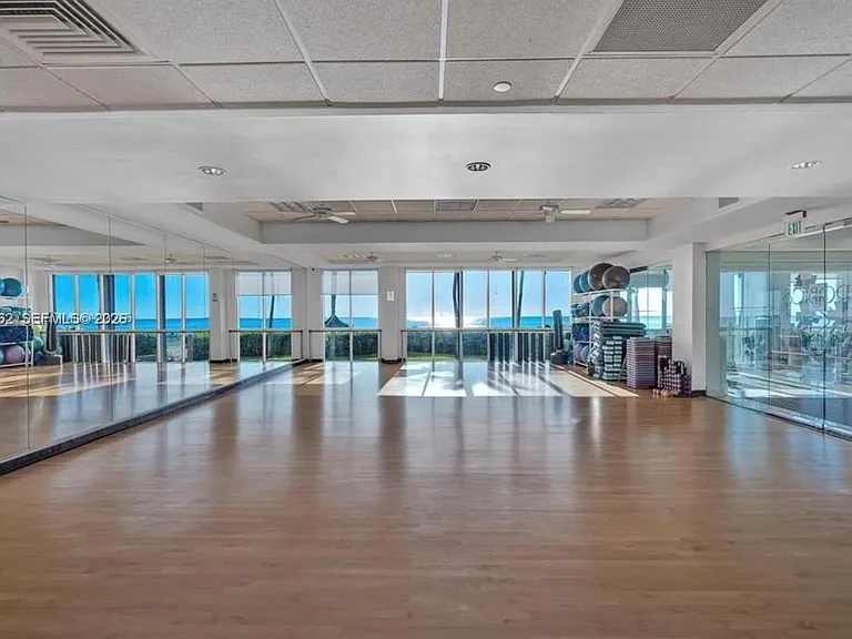 16445 Collins Ave #425 — Photo 38