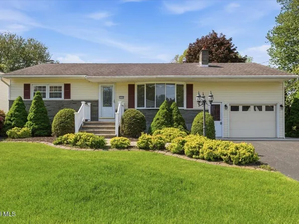 1117 Day Road, Rotterdam, NY 12303