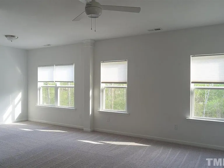 1004 Archer Ln — Photo 6