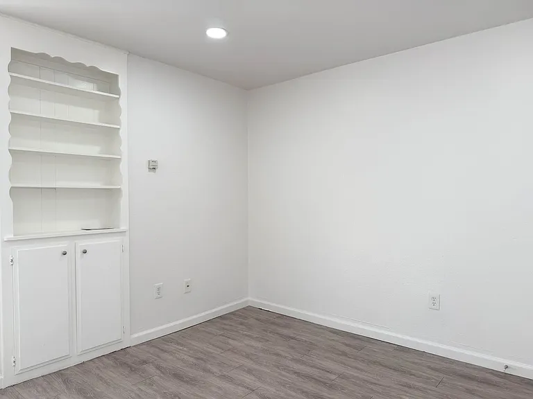 4639 Iowa St — Photo 9