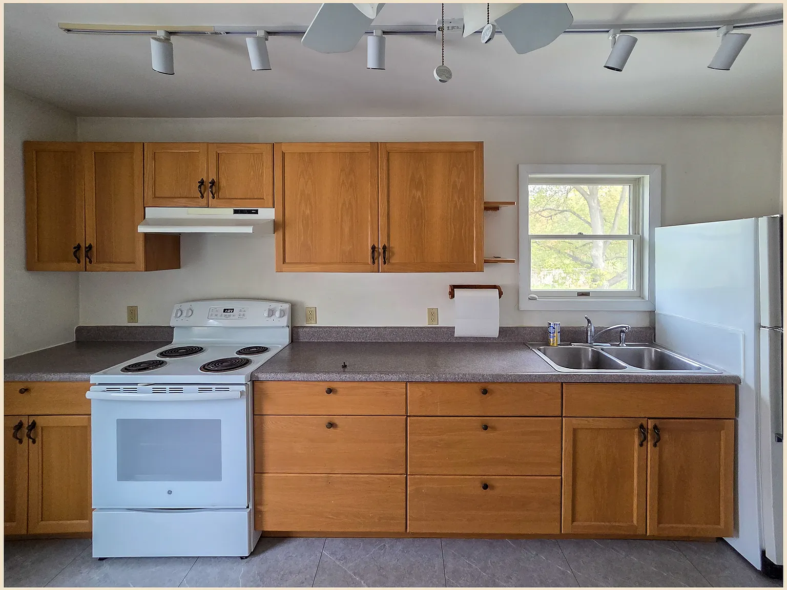 38 Clymer St — Photo 1