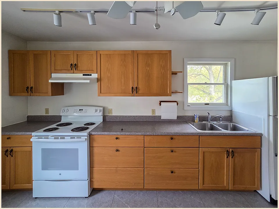38 Clymer St #2