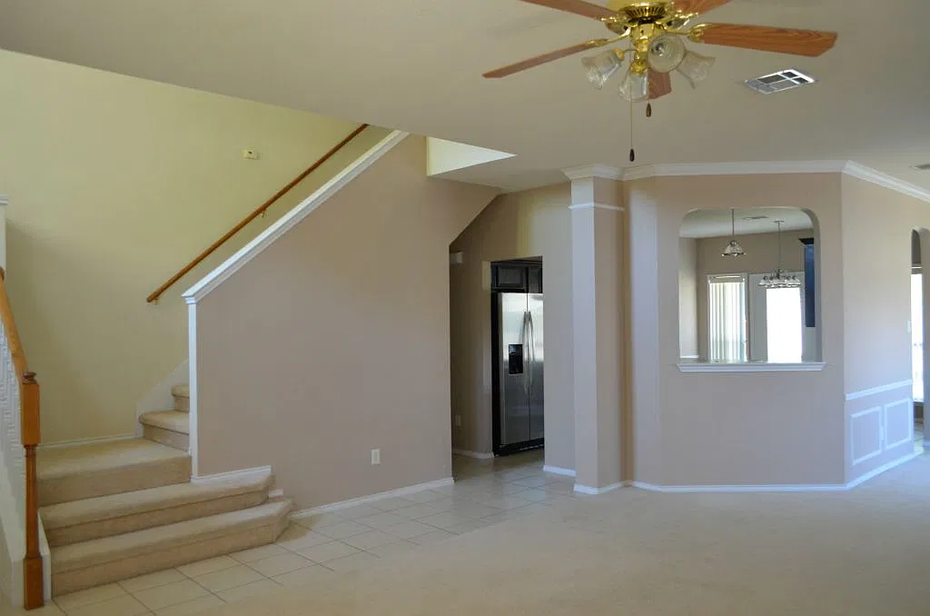 4 bed, 2742 sqft, $1,995 — Photo 2