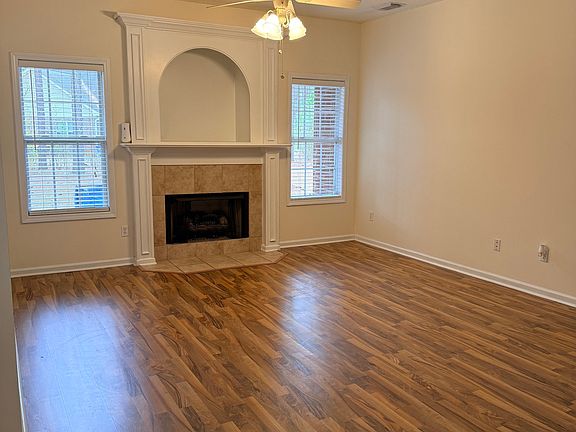 2nd image of 1114B Southbend Dr