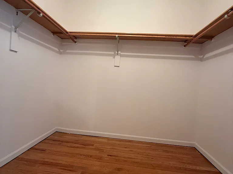 wailk in closet