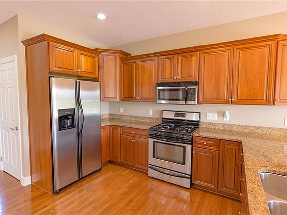 4th image of 202 Prestwick Ct