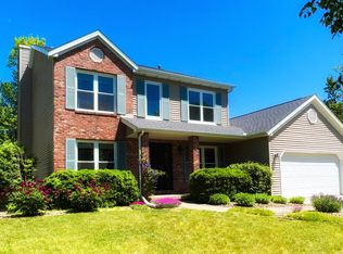 1237 Royal Pointe Dr, Bloomington, IL