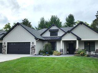 3738 Crest Ridge Ct, Eau Claire, WI 54701