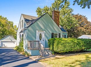 2241 Silver Lake Rd, Waterford, MI 48328