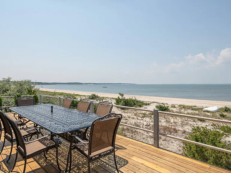 105 Cold Spring Point Rd — Photo 3
